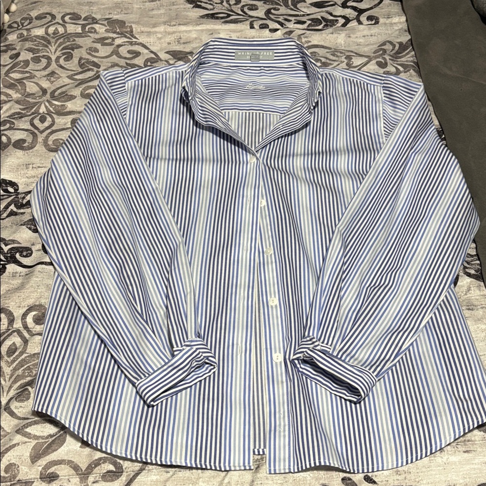Foxcroft Wrinkle Free Blue and White Striped Button-Down Shirt Size 8